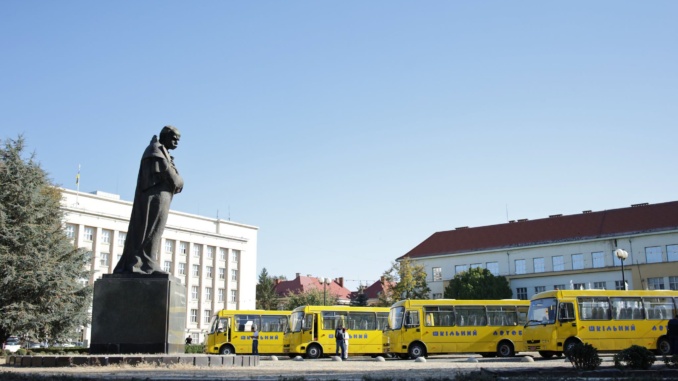 шкільні автобуси