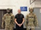 На Закарпатті правоохоронці затримали 41-річного мукачівця, якого слідство вважає основним організатором наркоугруповання. Чоловік тривалий час переховувався від органів досудового розслідування, однак після повернення до місця проживання його затримали оперативники.