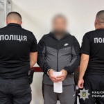На Закарпатті затримали чоловіка, якого підозрюють у розбещенні 12-річної падчерки
