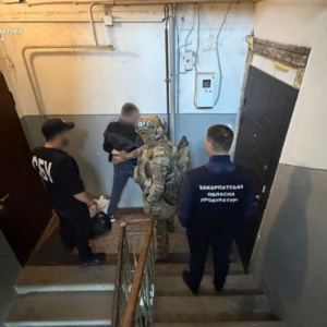 Закарпатська обласна прокуратура скерувала до суду обвинувальний акт щодо 34-річного мешканця Харкова, якого обвинувачують у державній зраді в умовах воєнного стану